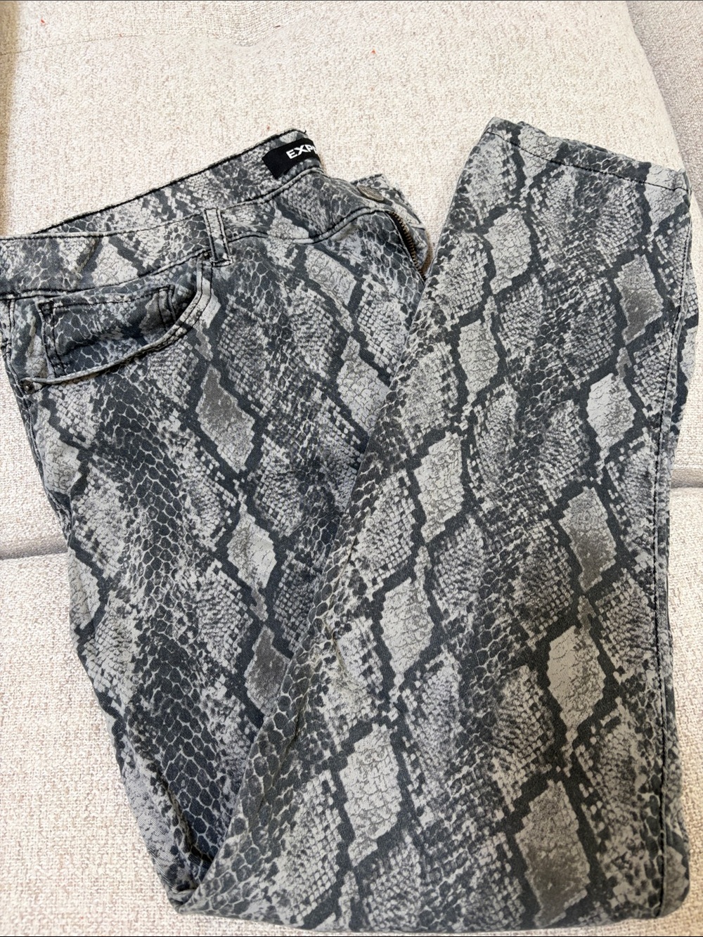 Express Snake-Print 5-Pocket Ankle 👖 in Gray and Black